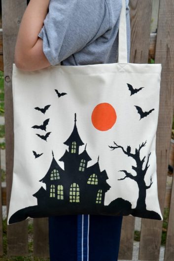 A DIY stenciled tote bag using the Haunted House Stencil from Cutting Edge Stencils. http://www.cuttingedgestencils.com/haunted-house-tote-stencil-halloween-accent-pillow-stencils.html