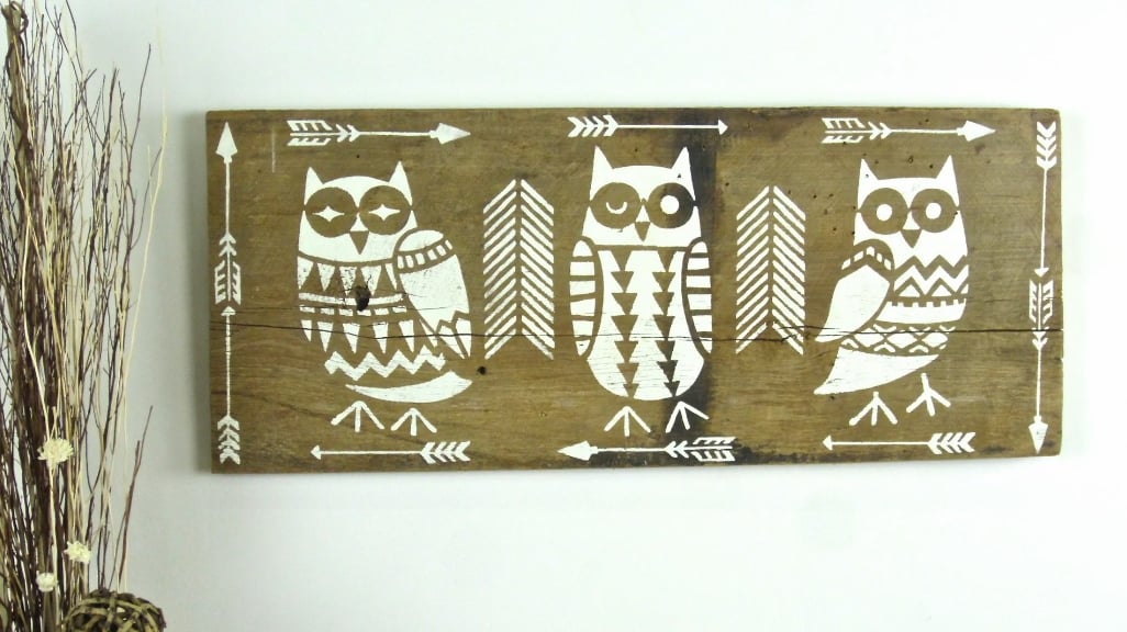 Learn how to stencil wood art using a pallet and the Owls and Arrows Stencil Kit from Cutting Edge Stencils. http://www.cuttingedgestencils.com/owls-arrows-stencil-kit-nurseries.html