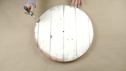Learn how to stencil a distressed farmhouse wall clock using the Old Farm Clock Wall Stencil from Cutting Edge Stencils. http://www.cuttingedgestencils.com/old-farm-clock-stencil-farmhouse-clock-design.html