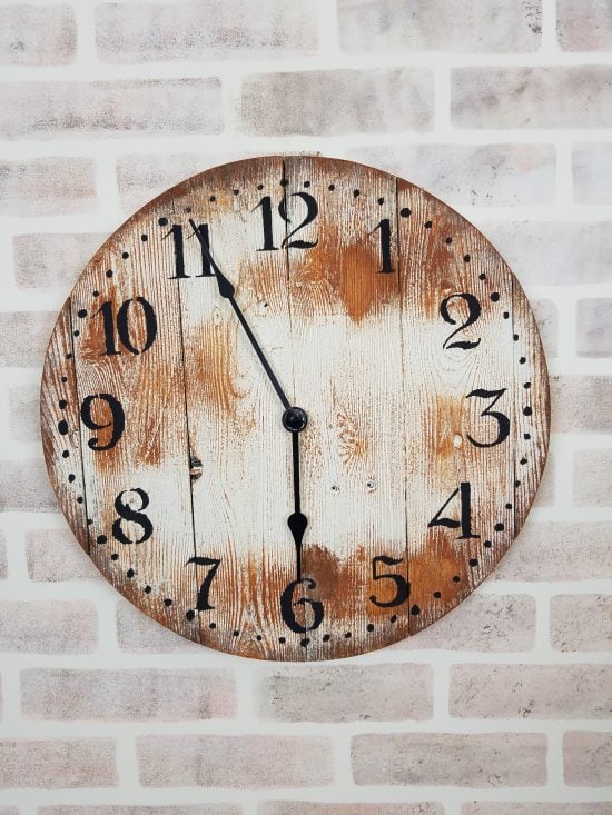 Learn how to make a distressed farmhouse wall clock using the Old Farm Clock Wall Stencil from Cutting Edge Stencils. http://www.cuttingedgestencils.com/old-farm-clock-stencil-farmhouse-clock-design.html