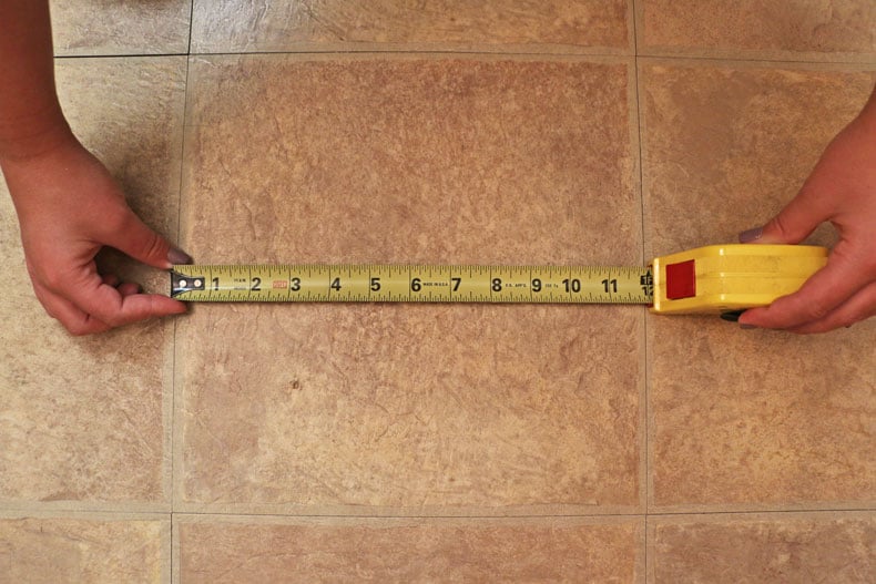 Measuring floor tiles with measuring tape